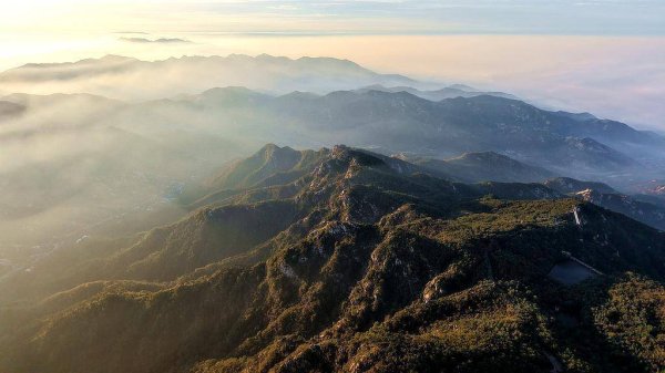 展鹏配资 临沂：蒙山晨景